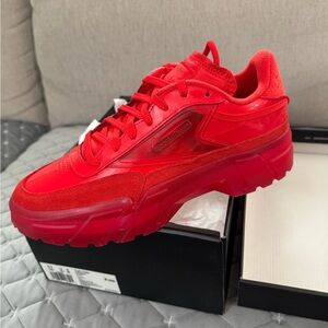 REEBOK X CARDI B CLUB C"RED"
SNEAKERS exclusive Collab Collectors Size
11 NEW